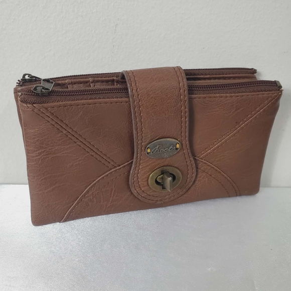 Roots Handbags - Vintage Roots Brown Soft Leather Wallet